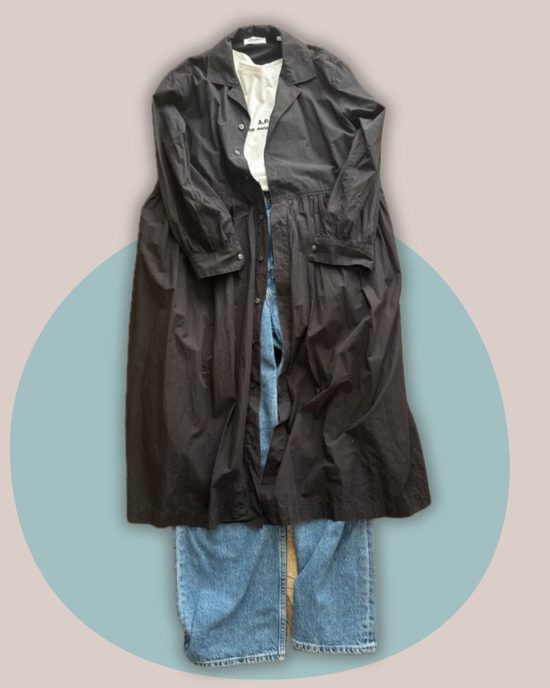 季節の変わり目の40代コーデ デニムと黒シャツワンピの重ね着